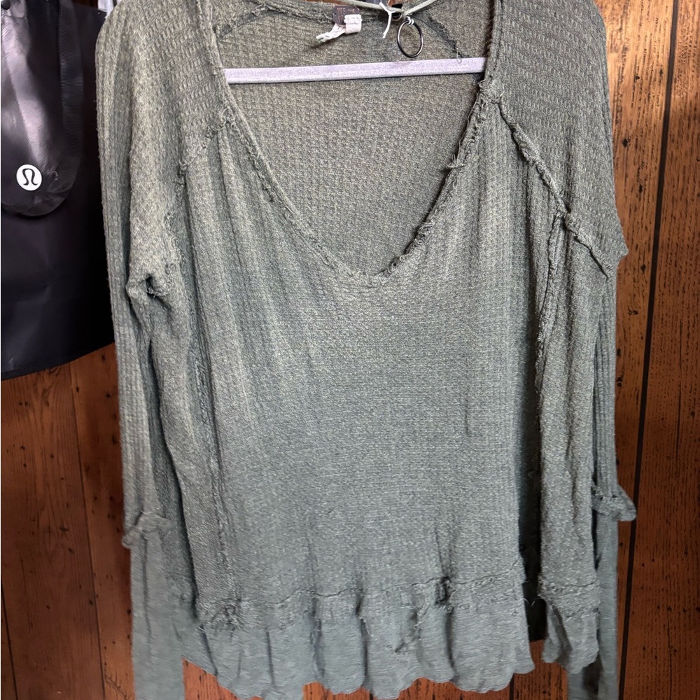 We The Free Textured V-Neck Lightweight Sweater - Sage Green